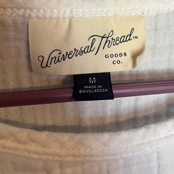 Universal Thread White Blouse Size Medium - Picture 4 of 5